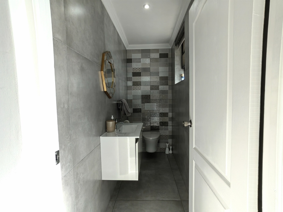 4 Bedroom Property for Sale in Monte Christo Western Cape